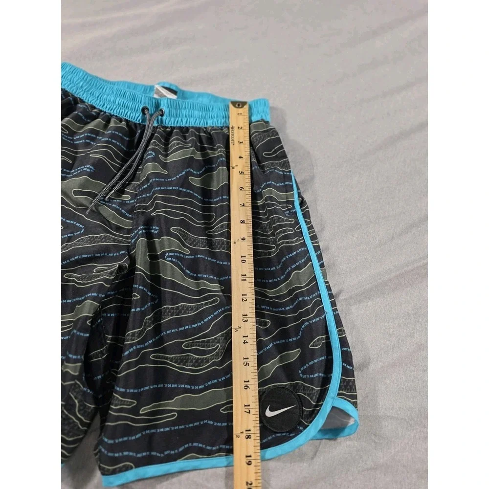 Nike Men Large Just do It Spell out camo volley shorts Lined swim trunks Pockets